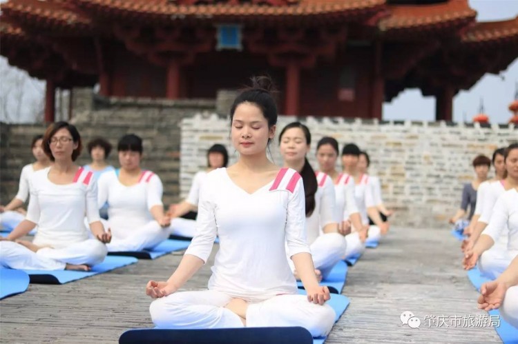 發生什么事今天肇慶宋城墻上好多人圍觀!