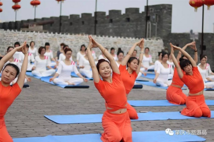 發生什么事今天肇慶宋城墻上好多人圍觀!