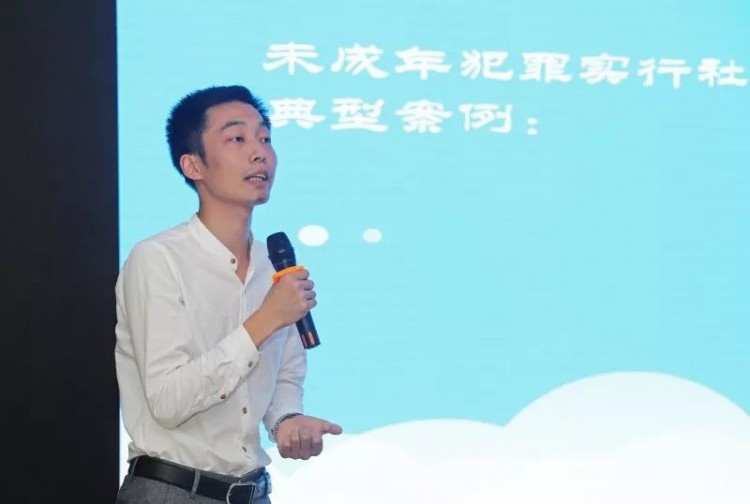 昨天伍家崗上演了一場超級大腦SPA