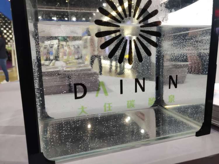 漫威聯名款牽引繩寵物SPA全自動貓廁所…寵博會養寵神器了解一下