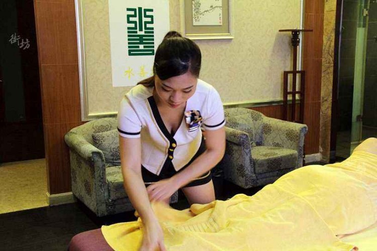 按摩女技師與小伙相識2月閃婚：愛情來得太快就像龍卷風