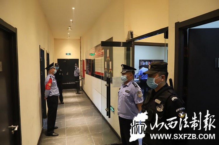 大同平城區(qū)警方對(duì)轄區(qū)32家洗浴足療KTⅤ等場(chǎng)所進(jìn)行全方面檢查
