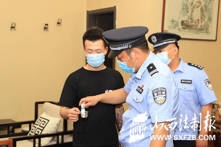 大同平城區(qū)警方對(duì)轄區(qū)32家洗浴足療KTⅤ等場(chǎng)所進(jìn)行全方面檢查