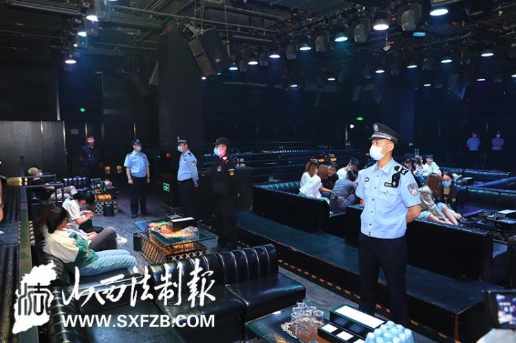 大同平城區(qū)警方對(duì)轄區(qū)32家洗浴足療KTⅤ等場(chǎng)所進(jìn)行全方面檢查