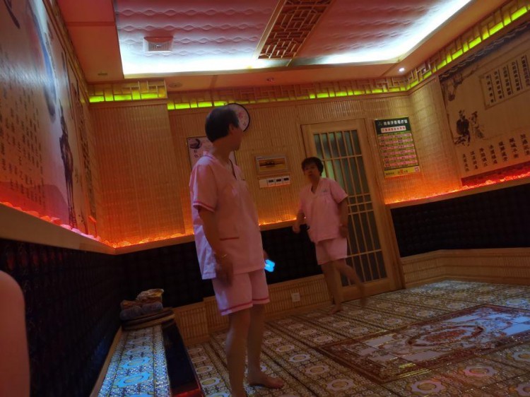 九月份在青海省西寧市一家洗浴理療中心洗了個澡