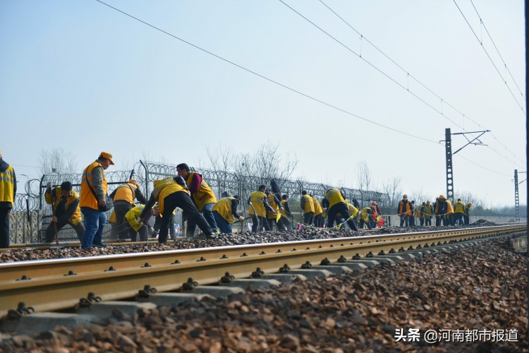 春風中鐵路迎來