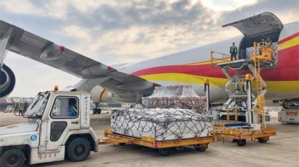 首航首架噴涌而來江蘇各機場飛出航空物流加速度