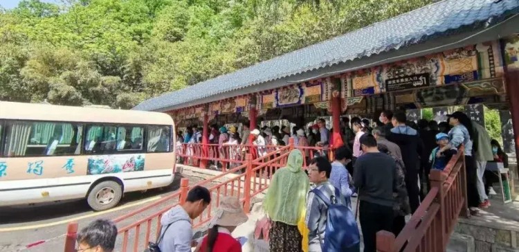 五一長假第1天|觀云海賞杜鵑泡溫泉堯山五一特惠活動精彩不斷