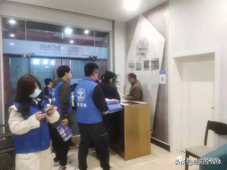 抓獲98人！查了294家！德陽警方突查娛樂場(chǎng)所按摩店茶樓旅館……