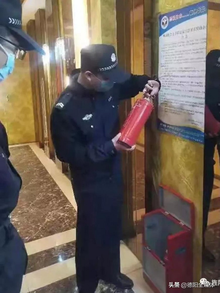 抓獲98人！查了294家！德陽警方突查娛樂場(chǎng)所按摩店茶樓旅館……