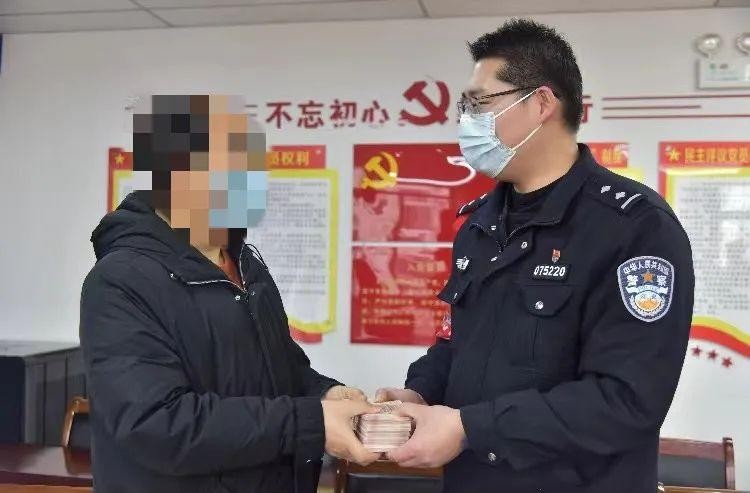 馬鞍山一男子拉車門盜得5萬元現金首先做個SPA美容