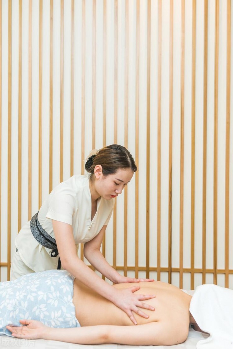 女子全身精油spa大叔視若無物徑直闖入公序良俗的界限何在