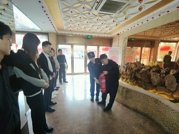 介休市君浴天下洗浴館15名工作人員學(xué)消防