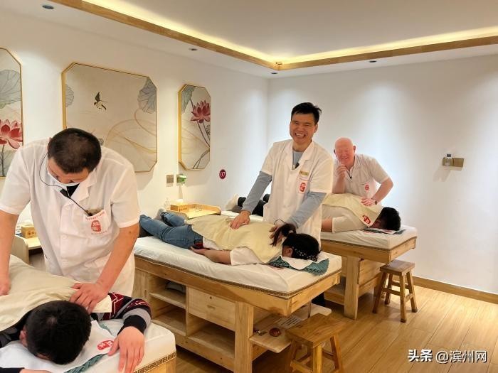 濱州勝濱?盲道盲人按摩榮獲全國盲人保健按摩示范機構稱號