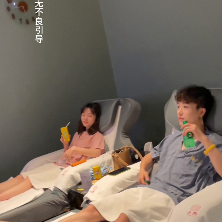 宜賓最不正規的足療因為美食小吃太多了廣告