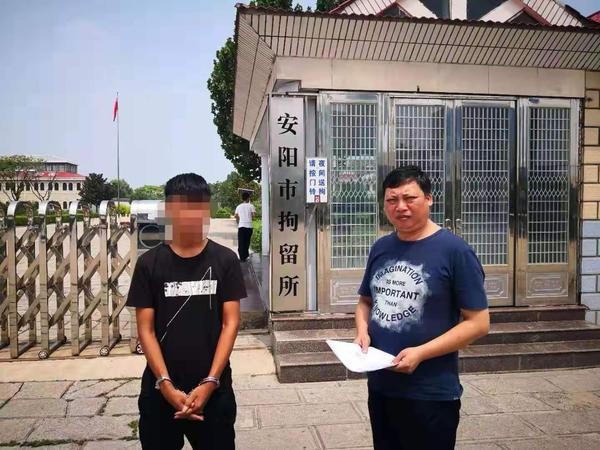 安陽這名男子玩大了!洗霸王澡搓霸王背按霸王摩后欲跳窗逃跑