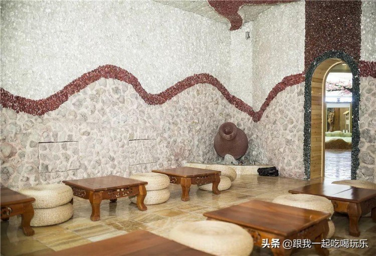 遼陽有一處室內有漂流河的溫泉小鎮
