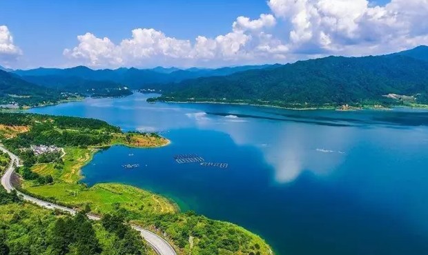 韶關乳源：泡云瑤谷溫泉打卡網(wǎng)紅泉池體驗過山瑤鄉(xiāng)的別樣風情