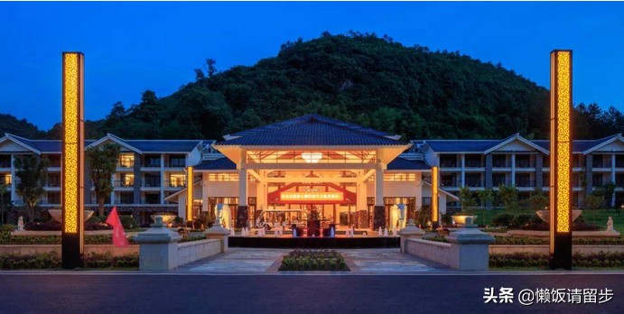廣東韶關(guān)頂級(jí)度假酒店開(kāi)業(yè)無(wú)邊泳池飛瀑連綴網(wǎng)友：安排
