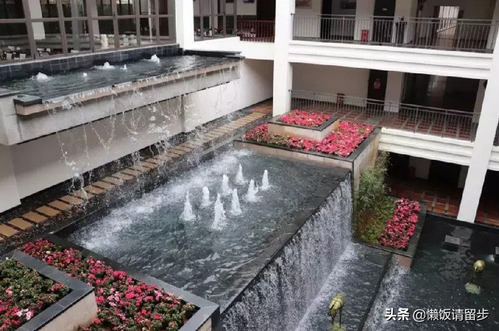 廣東韶關(guān)頂級(jí)度假酒店開(kāi)業(yè)無(wú)邊泳池飛瀑連綴網(wǎng)友：安排
