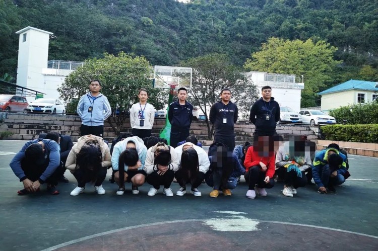 賣淫窩點暗藏在居民樓中!廣西警方搗毀多個賣淫窩點55名男女被帶走