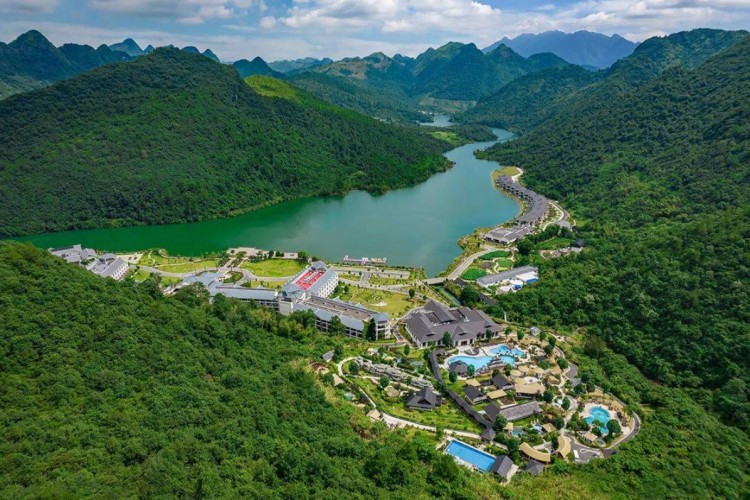 廣東韶關(guān)乳源避世酒店，賞湖光山色，泡天然溫泉，網(wǎng)友：連續(xù)兩晚