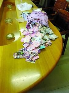孝感警察清洗了城市的“小卡片”，兩個組織的賣淫團伙被摧毀，33人被捕