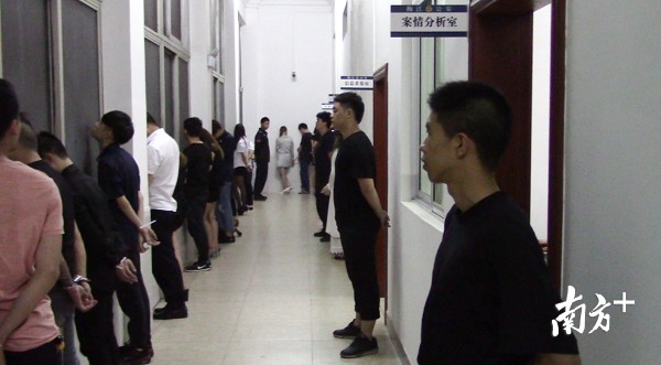 重拳出擊！梅江警方一舉搗毀2個涉黃窩點抓獲犯罪嫌疑人35名