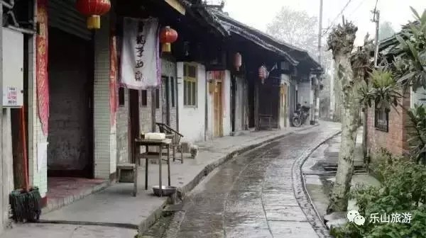 30分鐘飆攏天然氧吧！泡溫泉游古鎮樂山這個小城又火了！