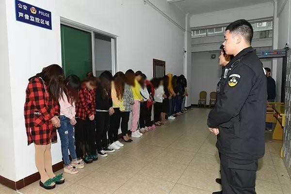 梅州警方重拳出擊搗毀城區(qū)2個(gè)涉黃窩點(diǎn)抓獲嫌疑人31名