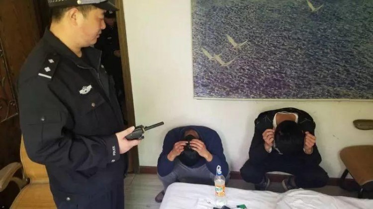 荊門東寶公安節前清查賓館網吧按摩店...抓獲5人！