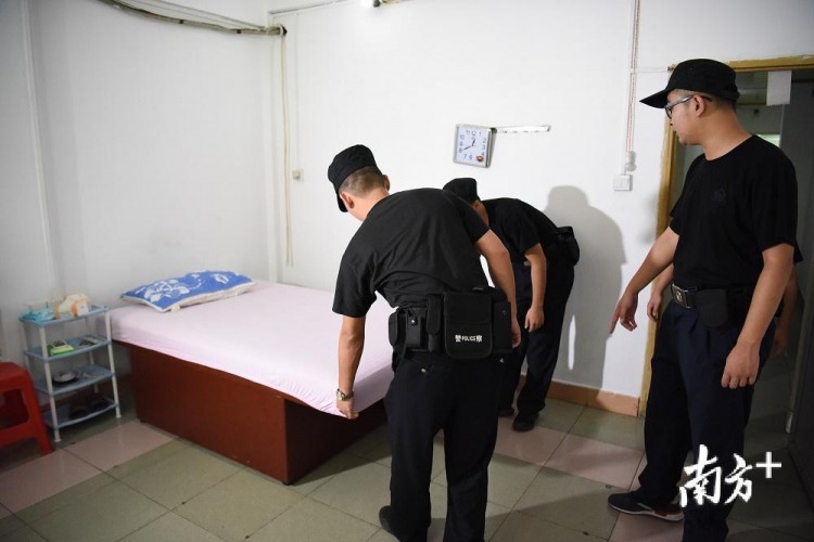 凌晨伏擊！梅州興寧警方查封一間違法經營按摩店