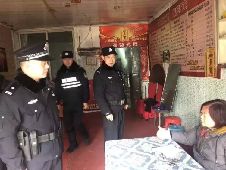 現場畫面曝光！荊門警方出動警力180余人清查洗浴足療KTV等場所...