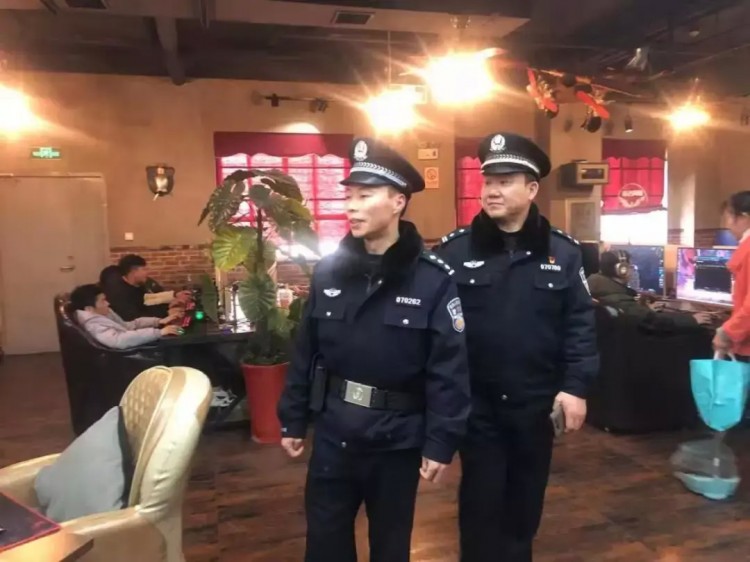 現場畫面曝光！荊門警方出動警力180余人清查洗浴足療KTV等場所...