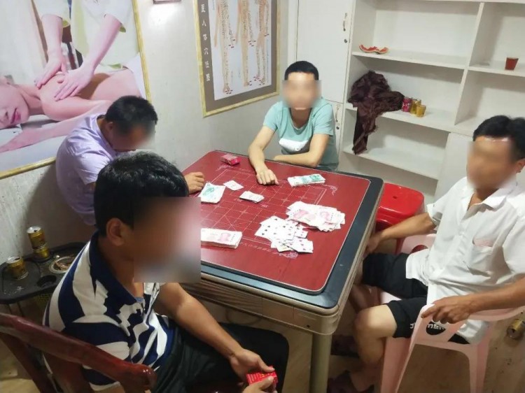 美容養(yǎng)生館內(nèi)竟然偷偷干這事…民警一鍋端了