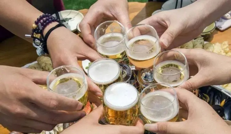 上饒一名男子酒后按摩意外死亡，家屬索賠110萬！法庭就是這樣判決的！