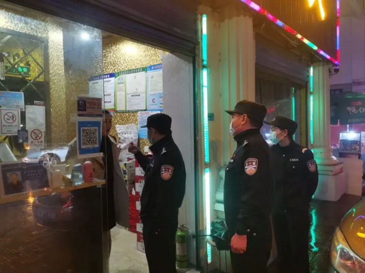荊門出動百余警力盤查KTV足浴店酒店茶樓等場所