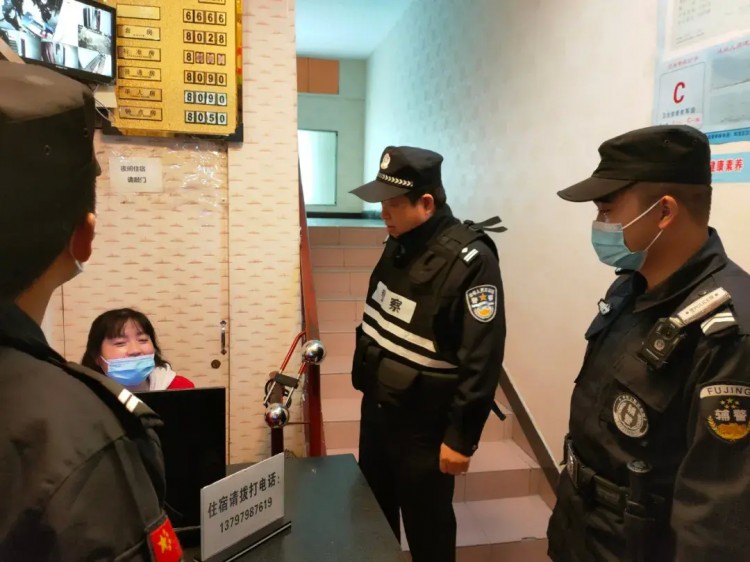 荊門出動百余警力盤查KTV足浴店酒店茶樓等場所