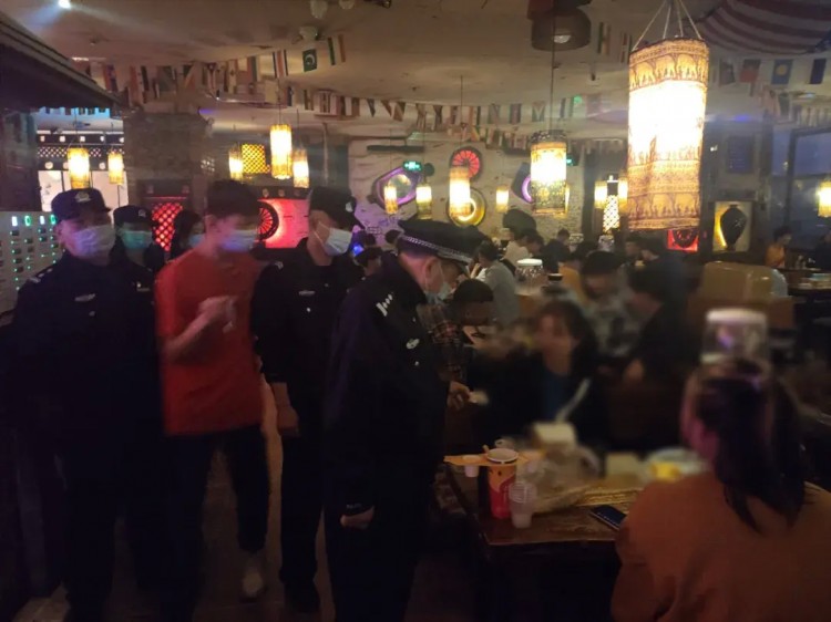 荊門警方突查涉黃足浴店當場抓獲8人
