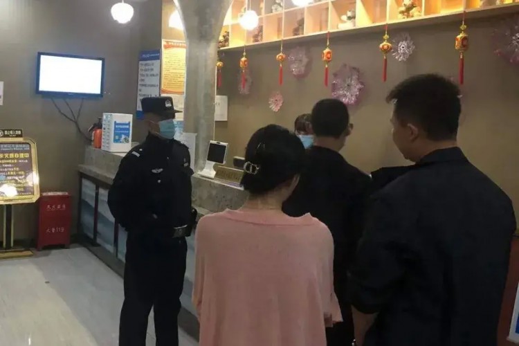 荊門警方突查涉黃足浴店當場抓獲8人