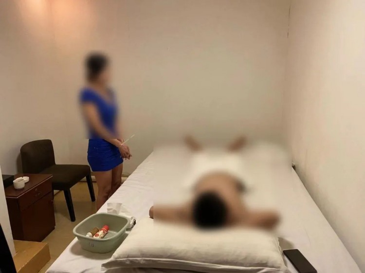 失足婦女線上線下招客休閑會所內暗藏秘密泰式服務警方搗毀2個涉黃窩點！