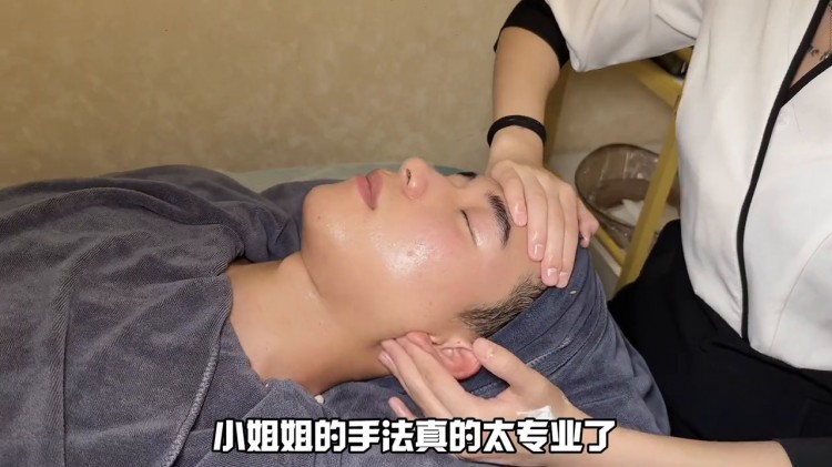 00后的弟弟都開始面部spa了果然清潔完更帥了?。?！...
