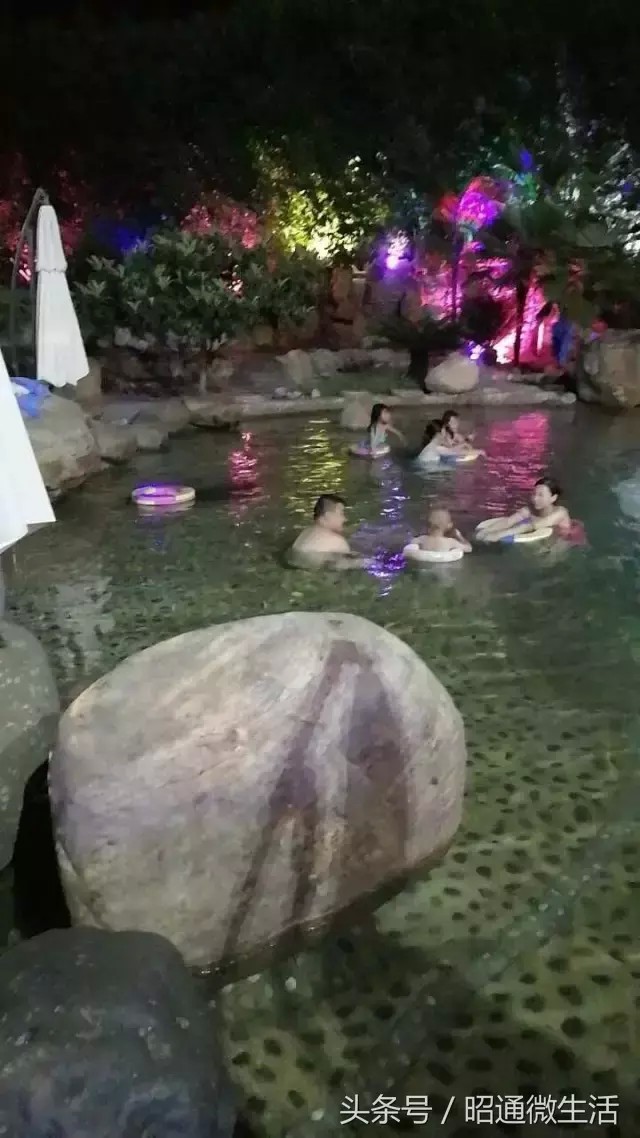 實拍：昭通市區內有個溫泉城還不錯！