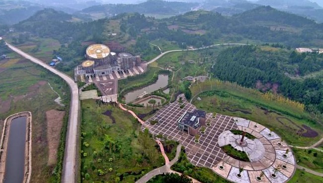 這個盆地中心城市不僅有紅海死海還背靠侏羅紀公園