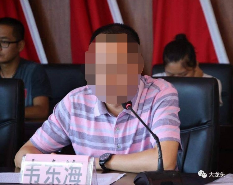 河池一官員打牌賭博還讓女副鄉長幫按摩紀委：已介入調查