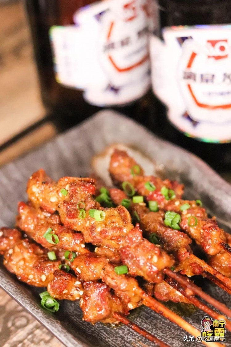 河池女人太狠！在這家店直接吹瓶！不服來戰
