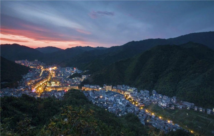 嶺南避暑勝地:廣西來賓金秀大瑤山