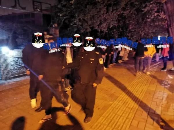 廣西警方連搗多個淫窩一特大組織賣淫犯罪團(tuán)伙被一鍋端