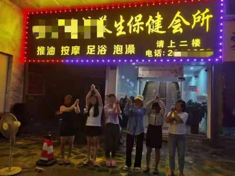 廣西金城江警方搗毀一涉黃窩點(diǎn)當(dāng)場(chǎng)抓獲14名男女
