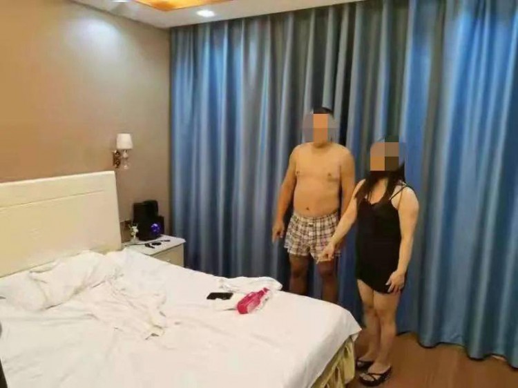 廣西金城江警方搗毀一涉黃窩點(diǎn)當(dāng)場(chǎng)抓獲14名男女